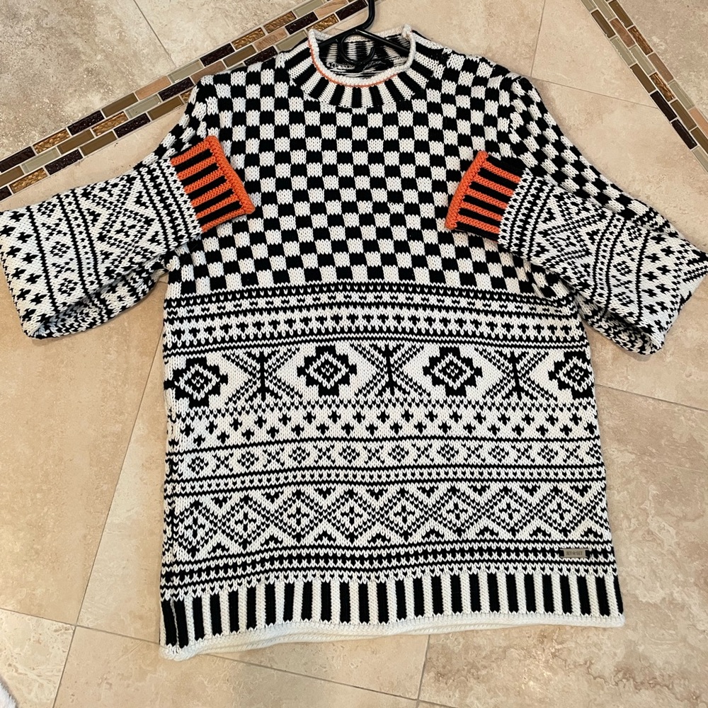NWOT JETSET men’s size 4 sweater, black and white